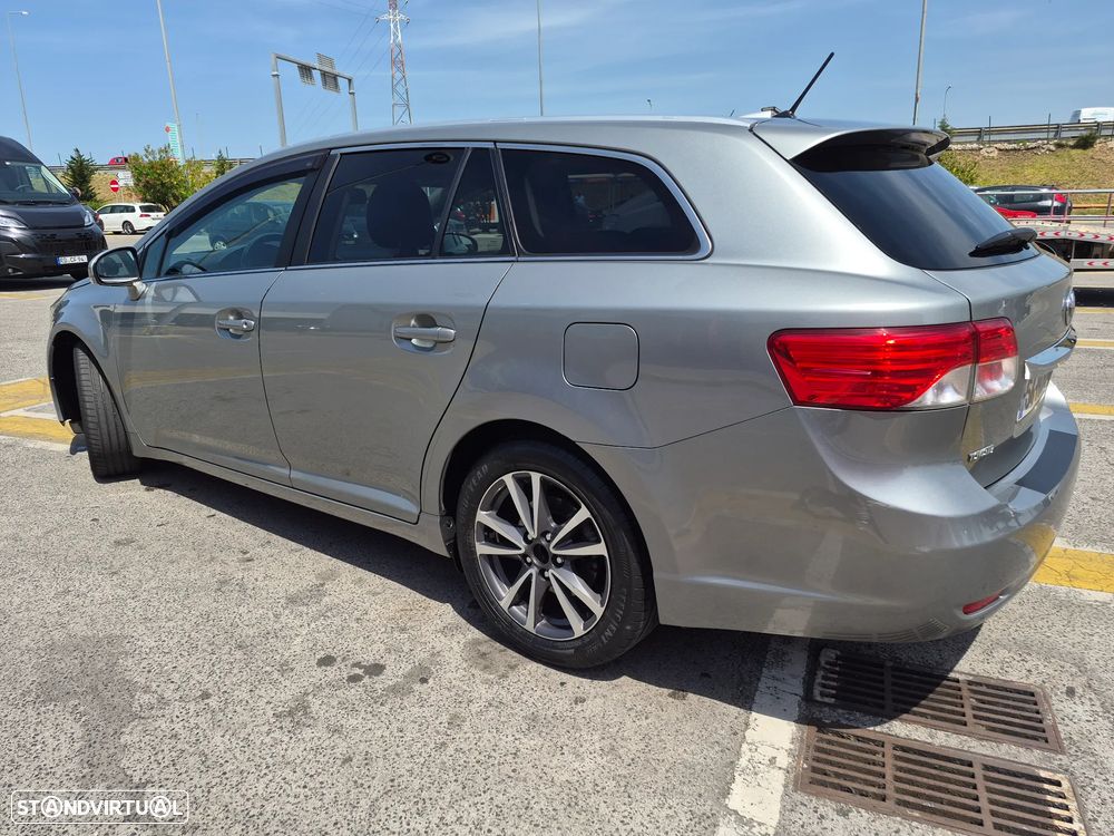 Toyota Avensis SW 2.0 D-4D Luxury+Navi - 3