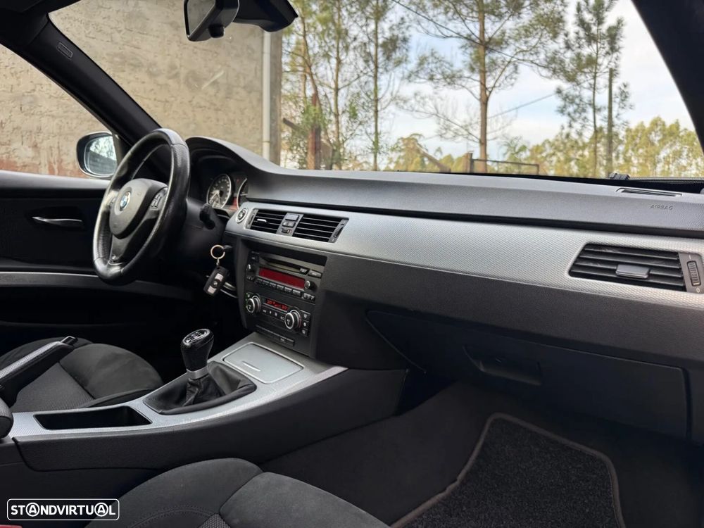 BMW 320 d Pack M - 31