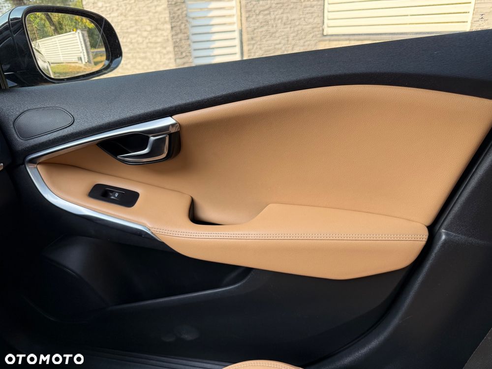 Volvo V40 Cross Country D2 Momentum - 25