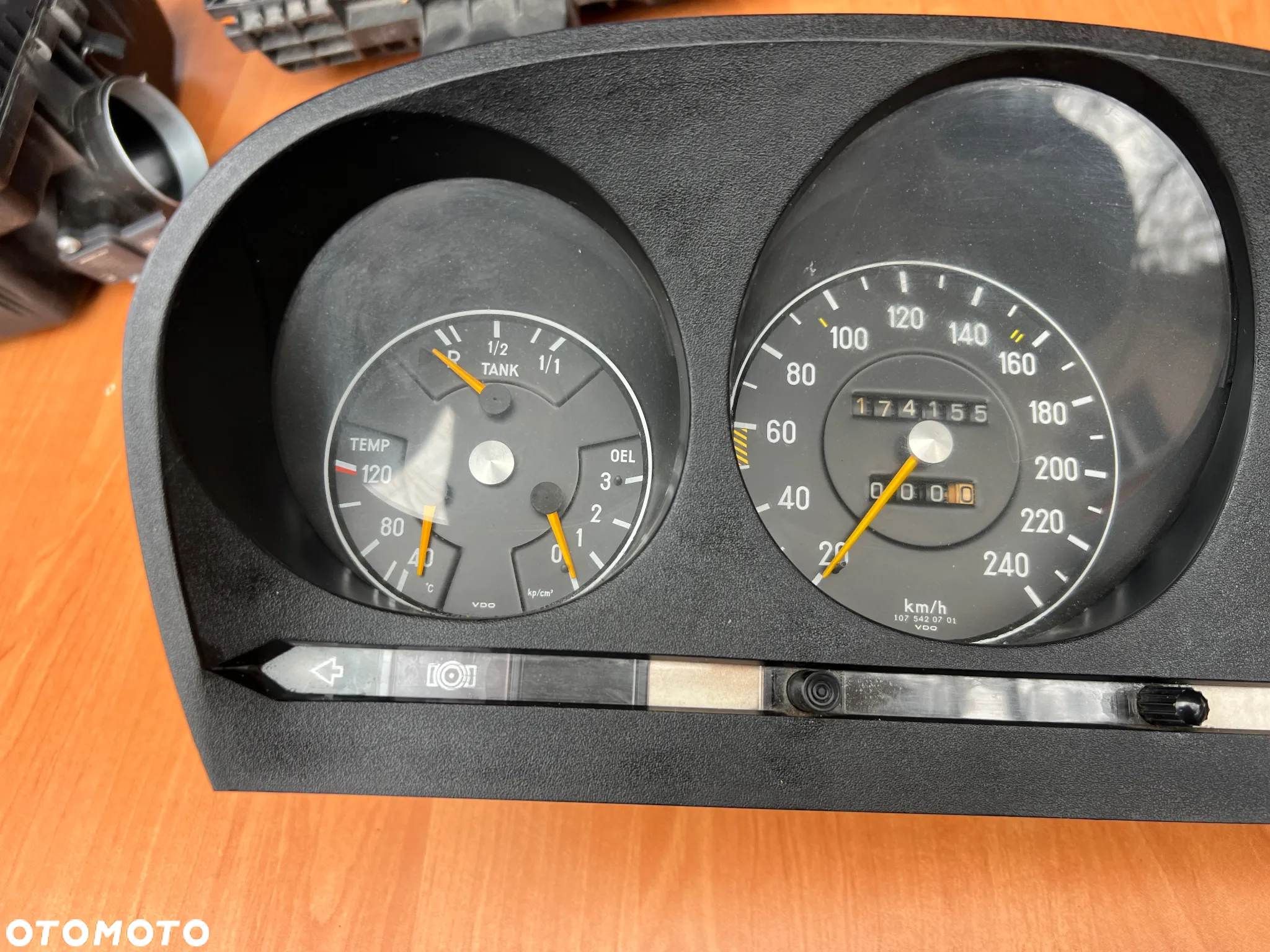 LICZNIK ZEGARY PRĘDKOŚCIOMIERZ MERCEDES W107 R107 C107 - 3