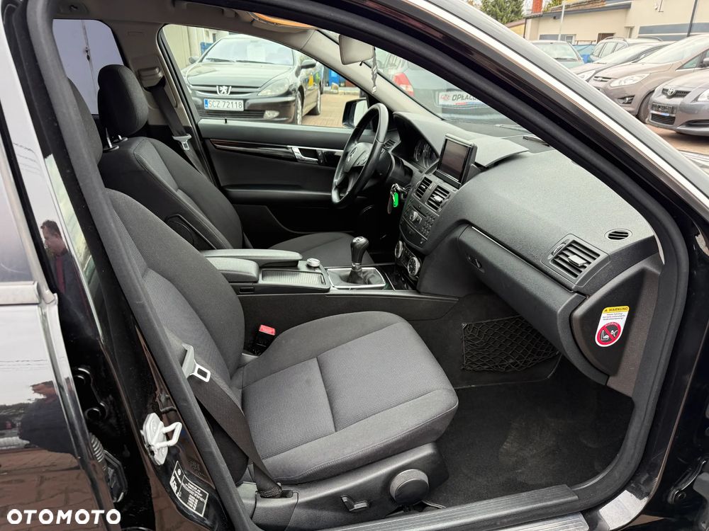 Mercedes-Benz Klasa C 220 CDI DPF (BlueEFFICIENCY) Elegance - 27