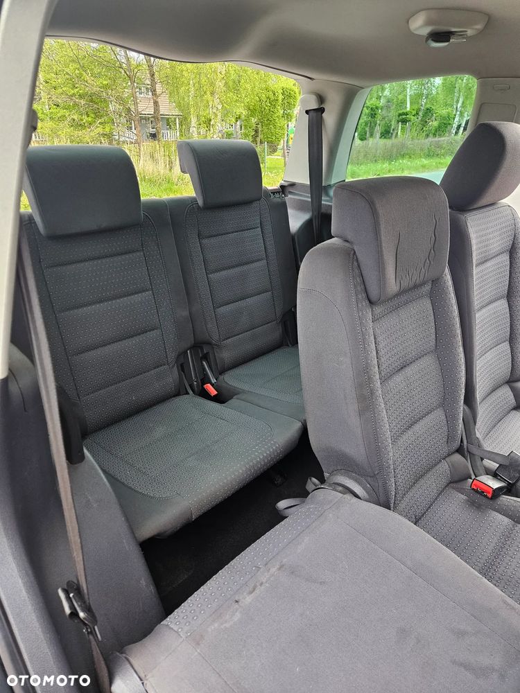 Volkswagen Touran - 10