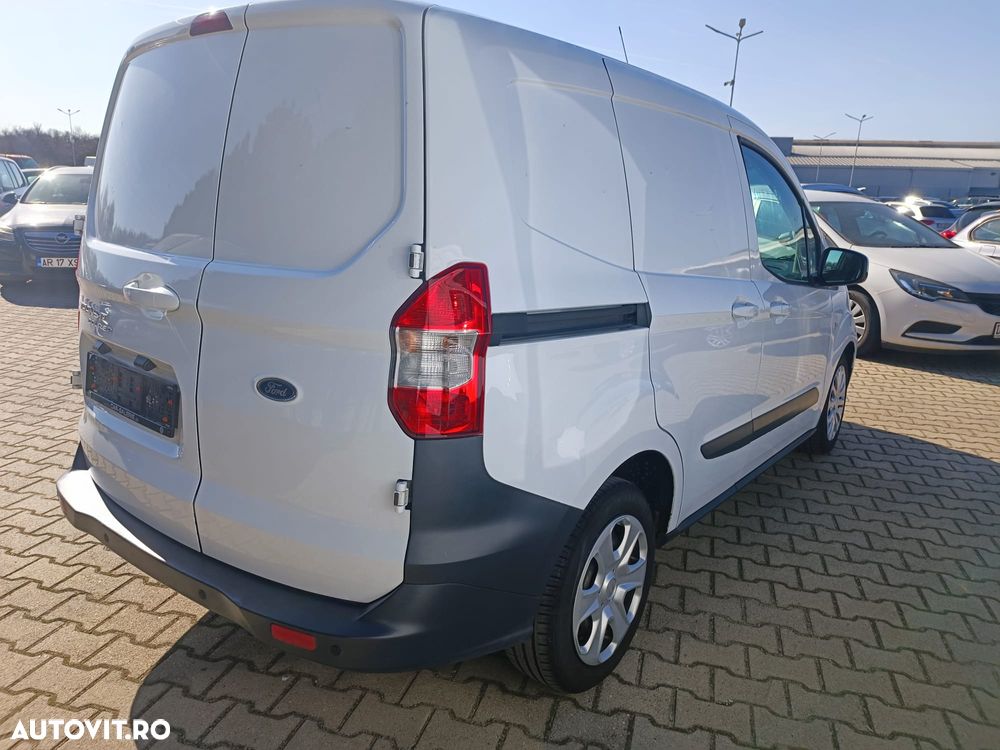 Ford Transit Courier - 4