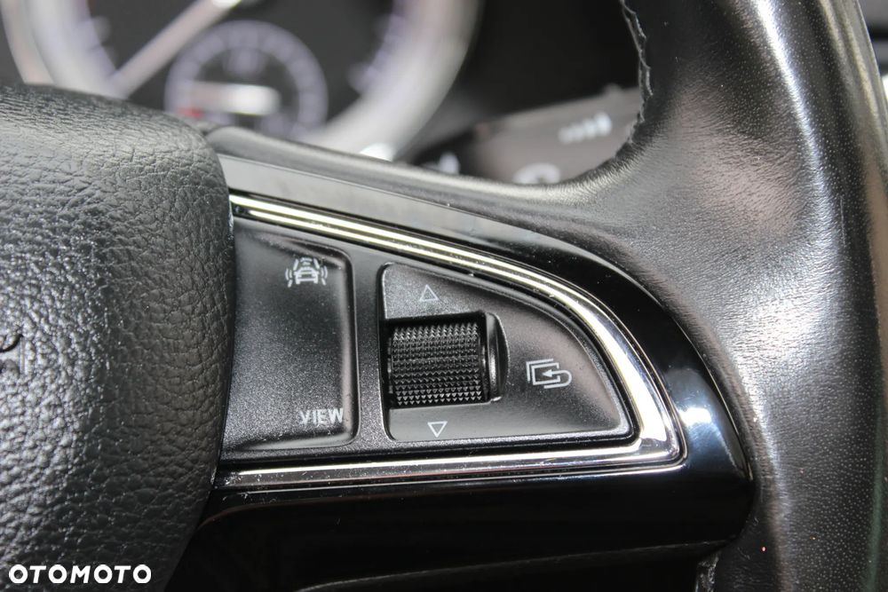 Skoda Superb 2.0 TDI DSG Premium Edition - 32