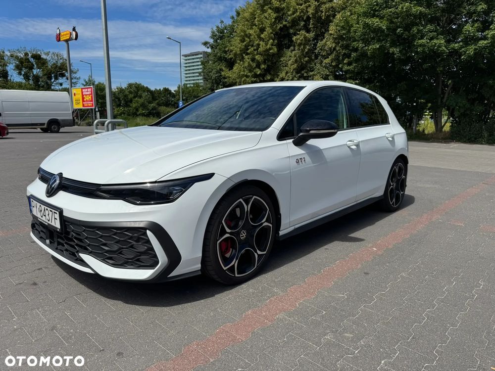 Volkswagen Golf - 1