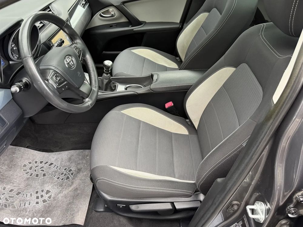 Toyota Avensis Touring Sports 1.8 Business Edition - 8