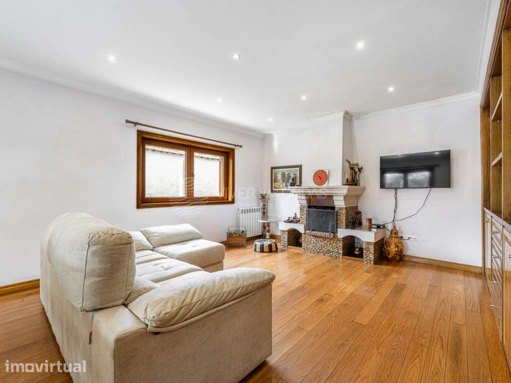 Oferta de 500€ em Cartão. Moradia Individual T6 com quarto converti... - Grande imagem: 3/54