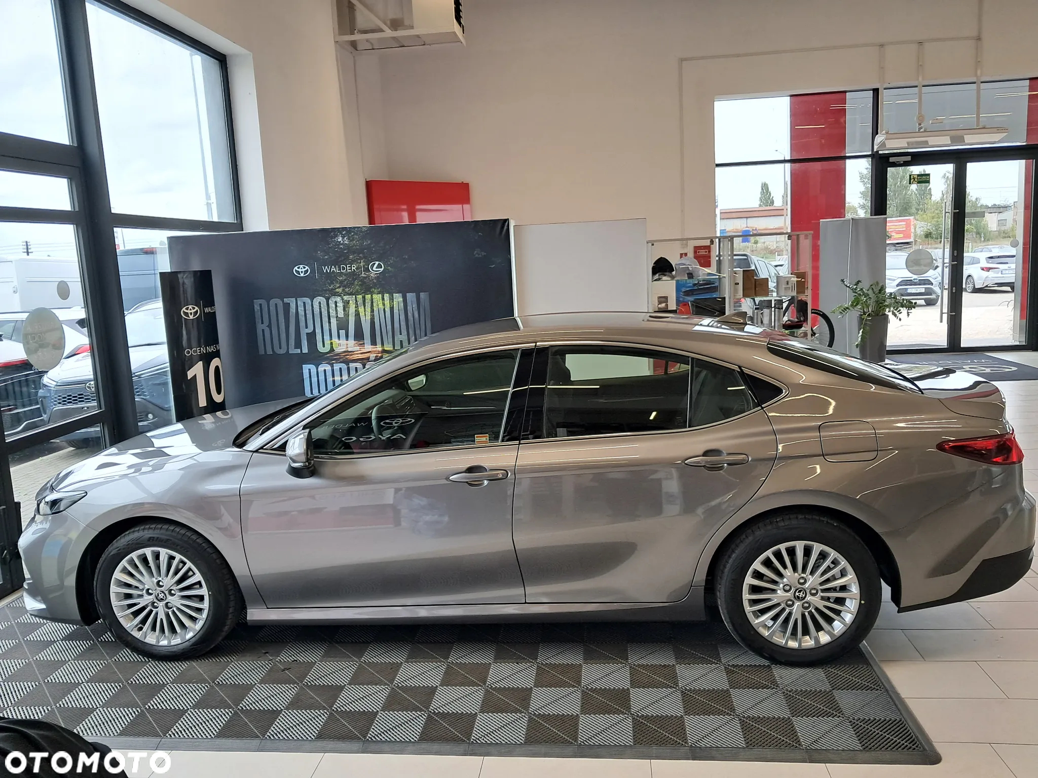 Toyota Camry 2.5 Hybrid Dynamic Force Comfort e-CVT - 2