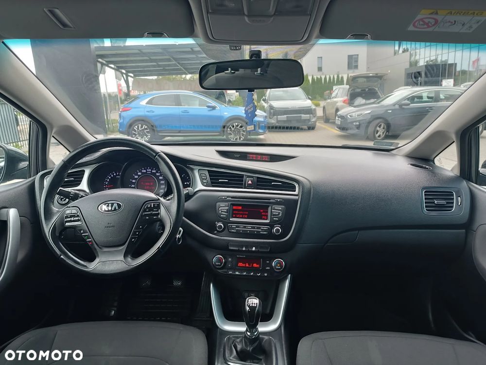 Kia Ceed - 8