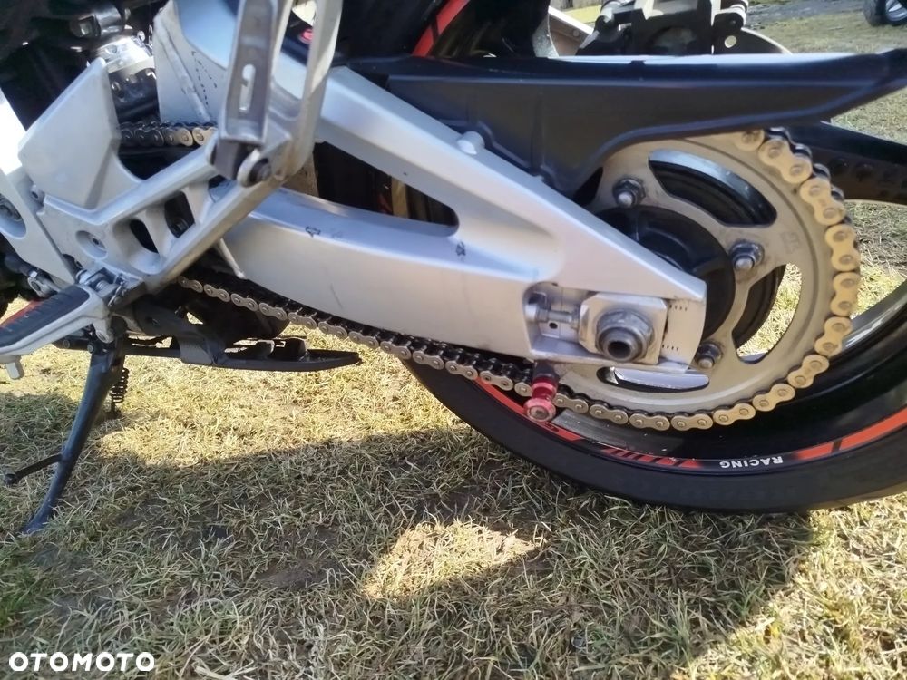 Suzuki GSR - 6