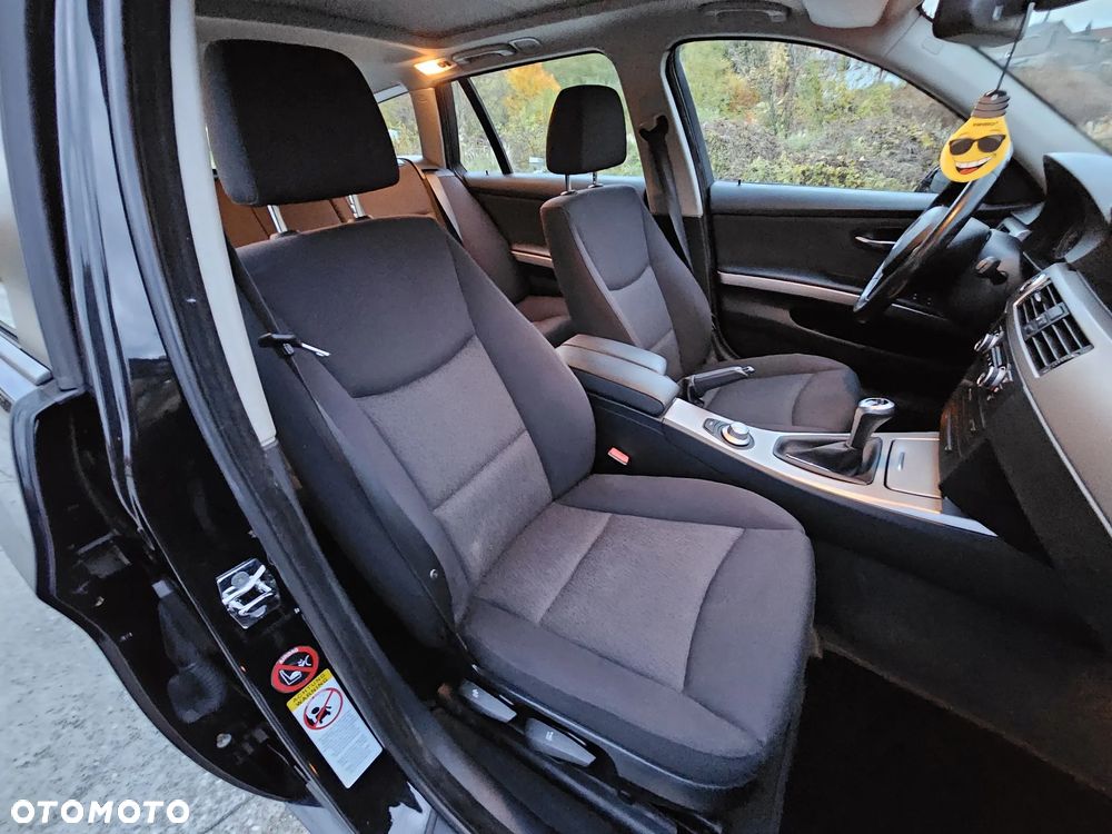 BMW Seria 3 318i - 26