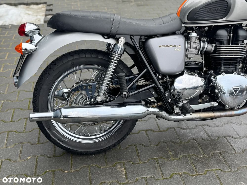 Triumph Bonneville - 11