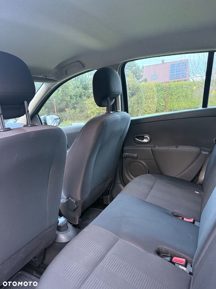 Renault Clio 1.2 16V Alize - 11