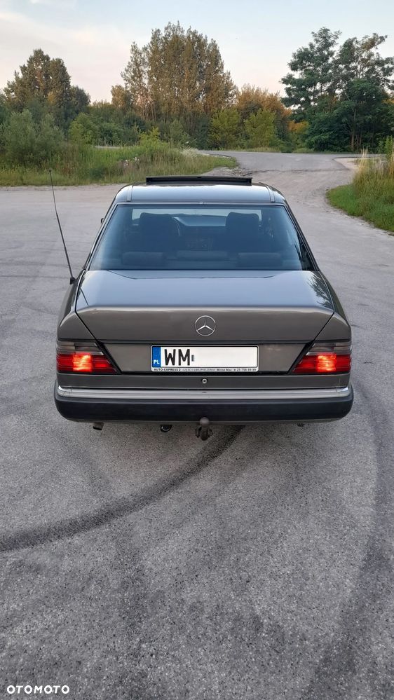 Mercedes-Benz W124 (1984-1993) - 11