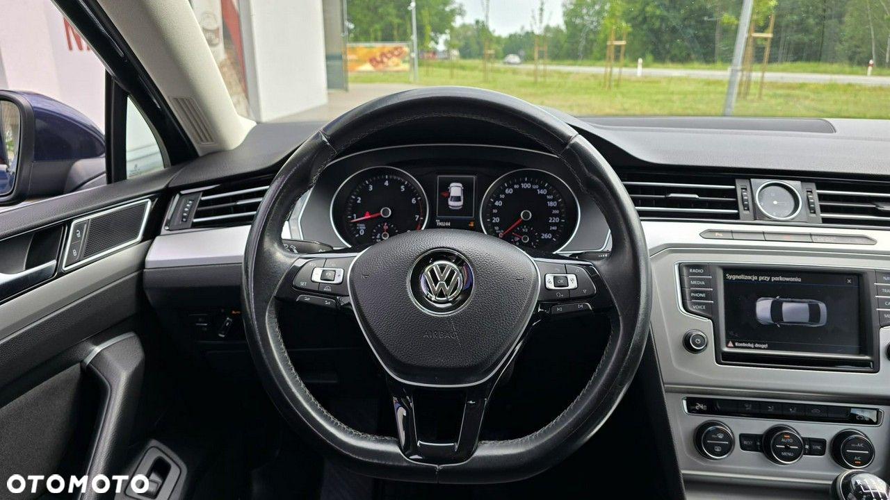 Volkswagen Passat - 11