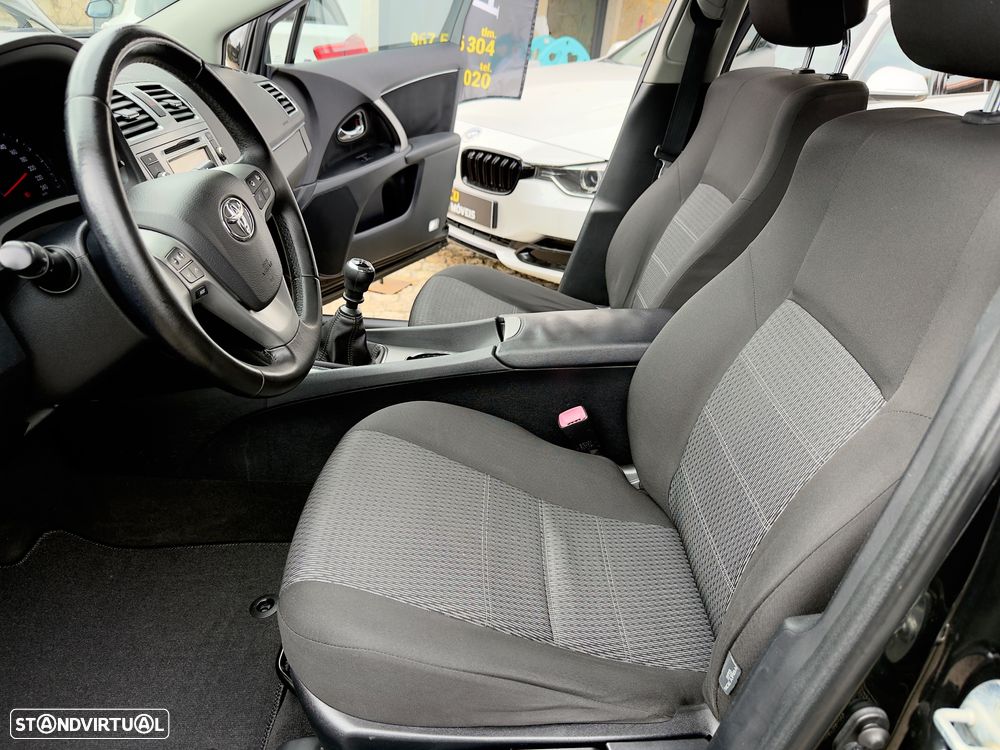 Toyota Avensis SW 2.0 D-4D Exclusive +Navi - 41