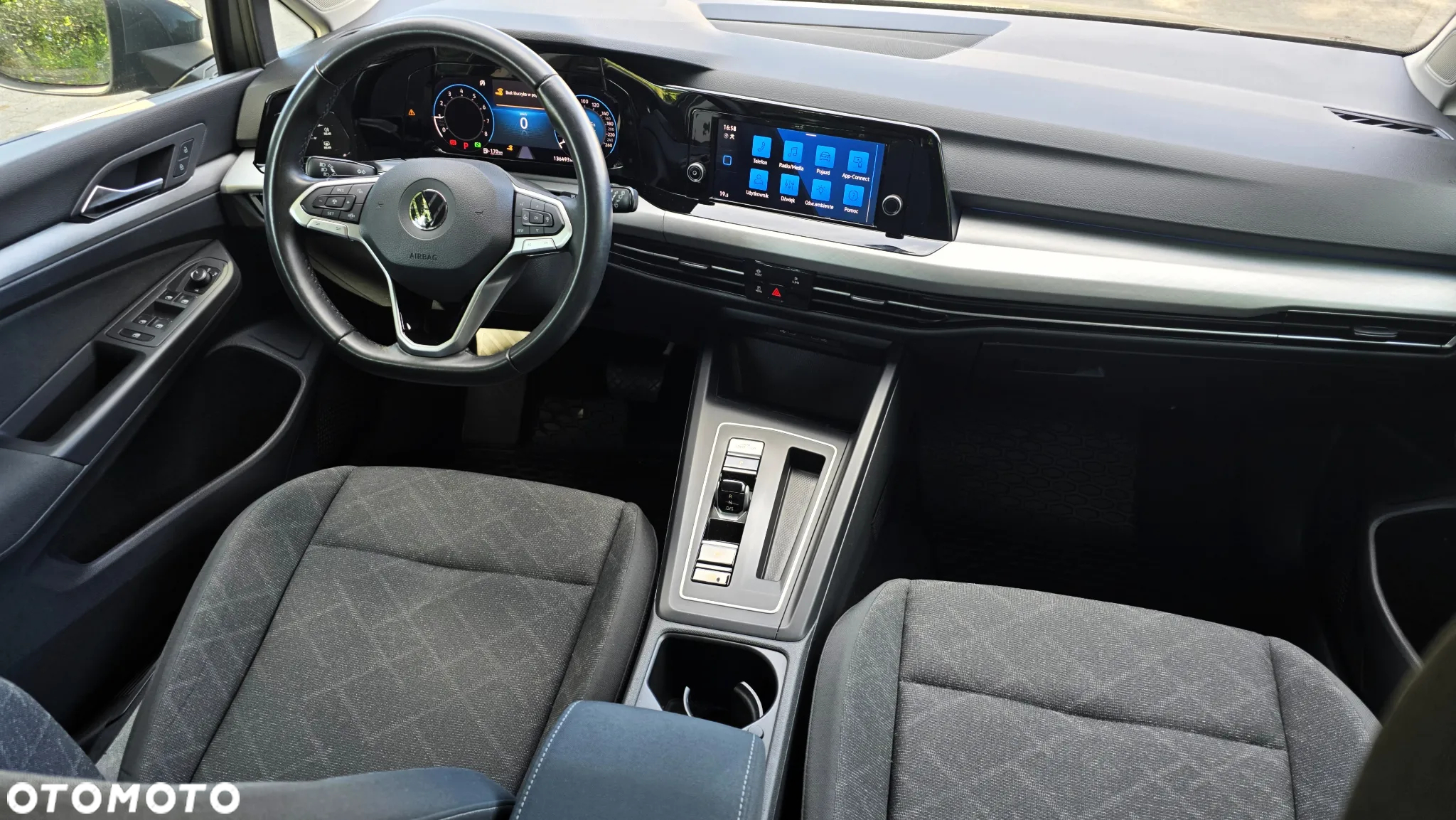 Volkswagen Golf - 11