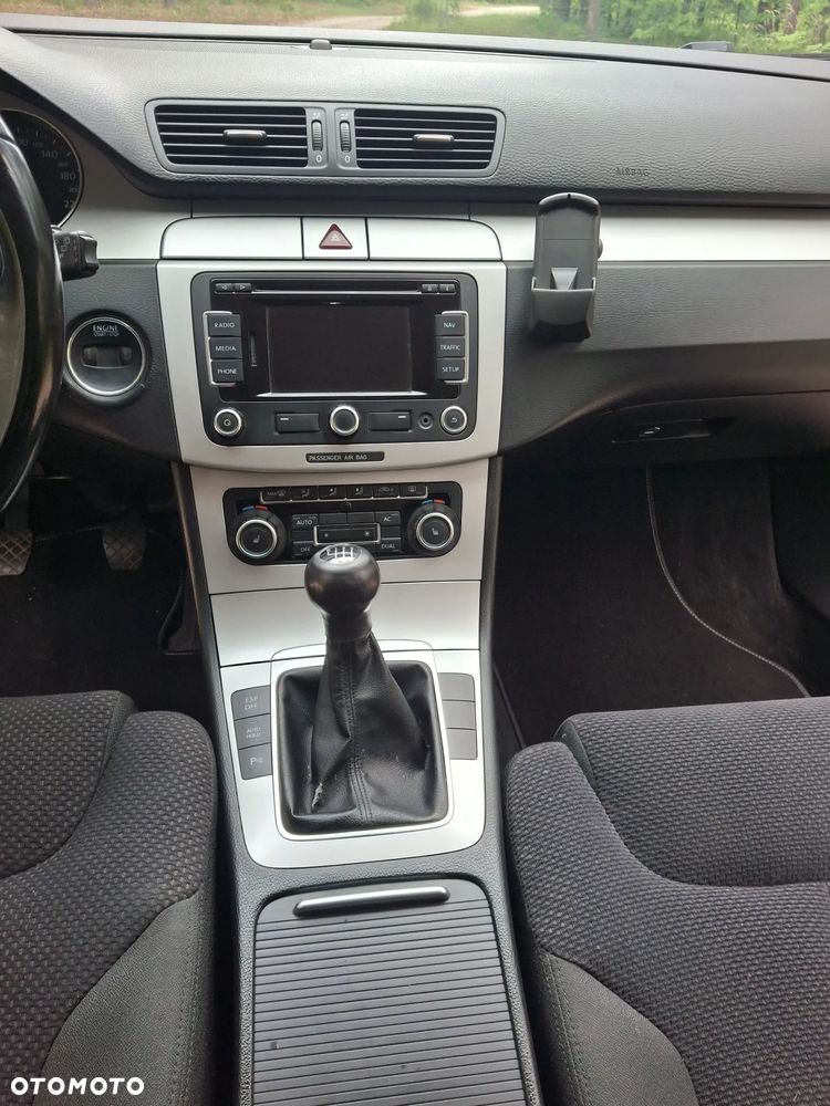 Volkswagen Passat - 17