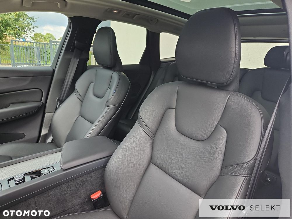 Volvo XC 60 T6 AWD Plug-in Hybrid Plus Dark - 26