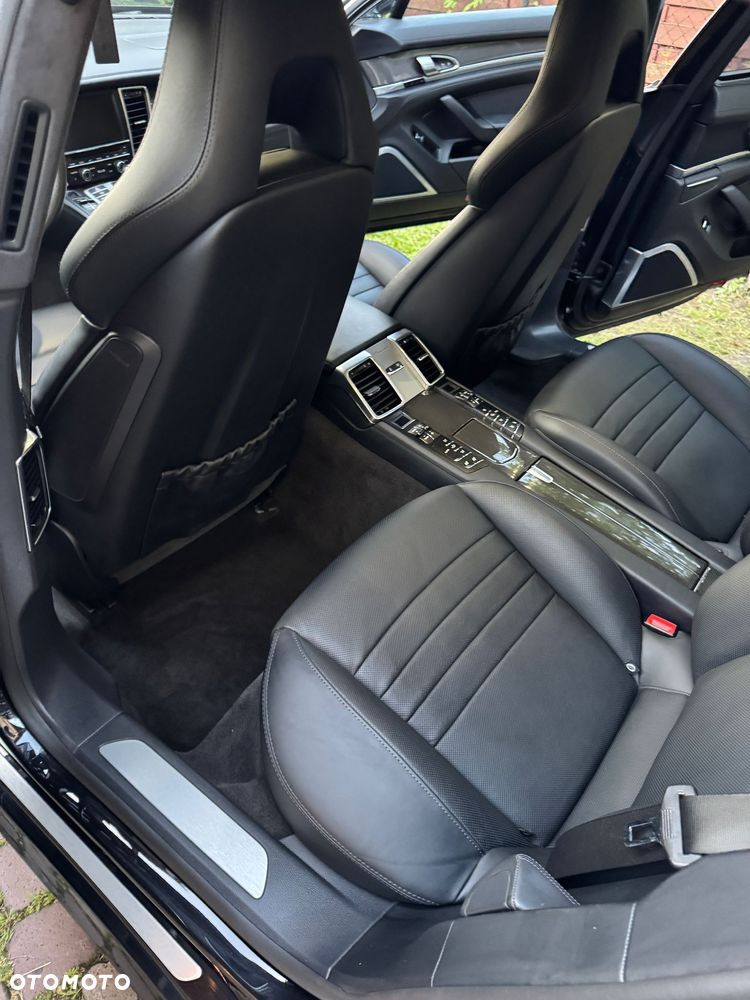 Porsche Panamera Turbo PDK - 10