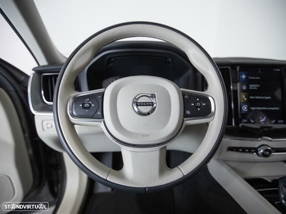 Volvo XC 60 2.0 T8 PHEV Momentum Plus AWD - 17