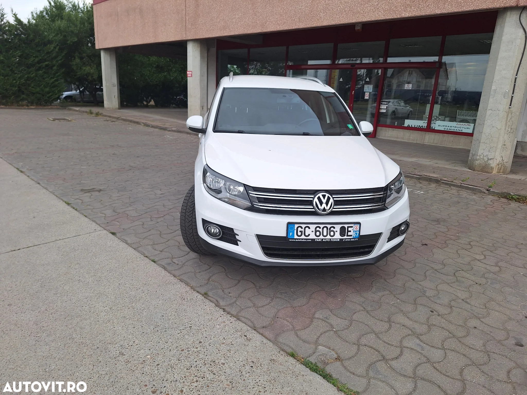 Volkswagen Tiguan - 2