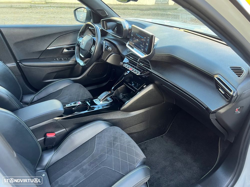 Peugeot 2008 1.2 PureTech GT EAT8 - 21