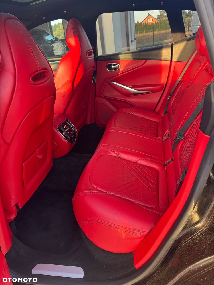 Aston Martin DBX Standard - 24