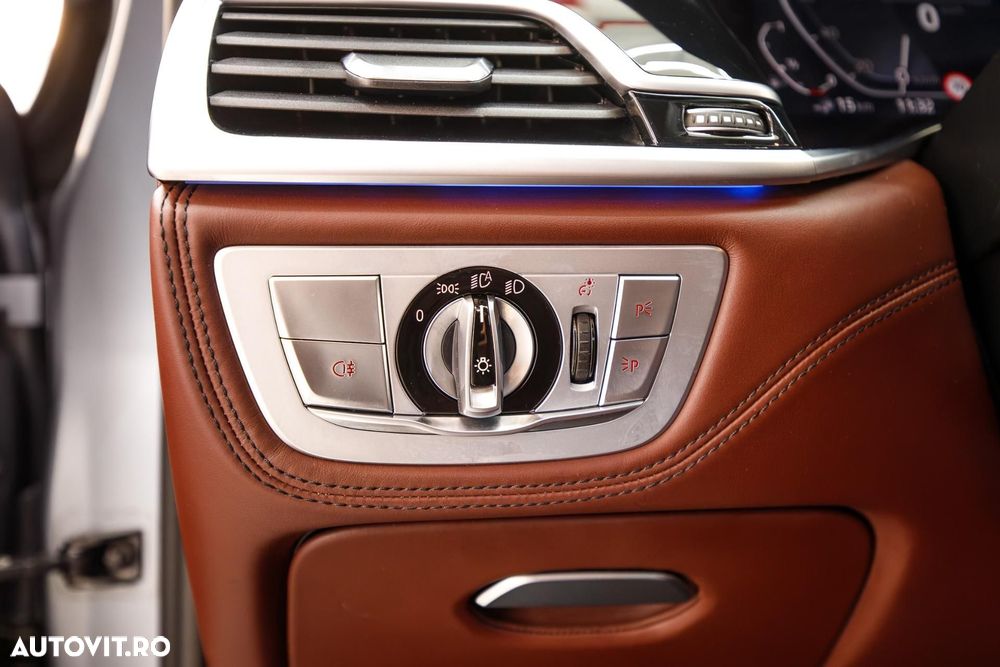 BMW Seria 7 - 38
