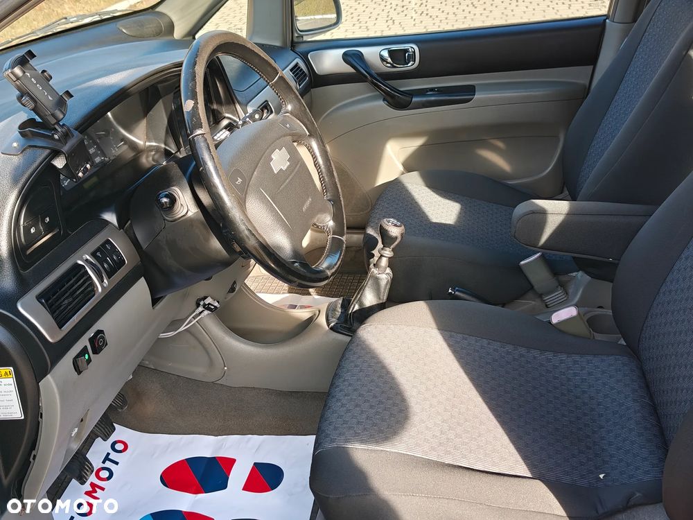 Chevrolet Rezzo 1.6 SE - 11