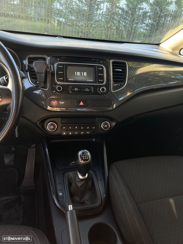 Kia Carens - 8