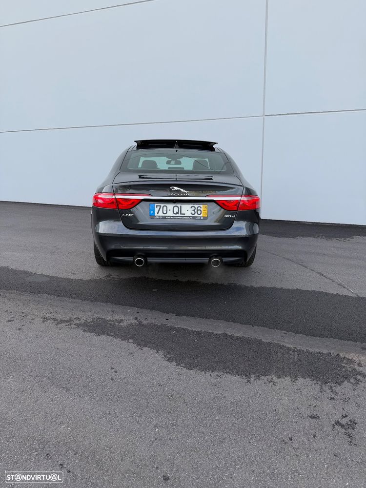 Jaguar XF 3.0 TDV6 R-Sport - 4