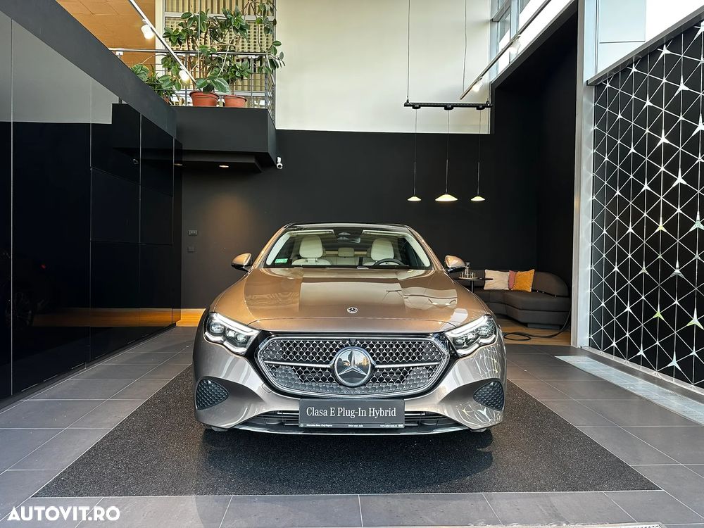 Mercedes-Benz E 300 4MATIC PHEV - 1