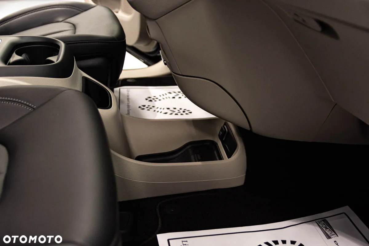 Chrysler Pacifica - 13
