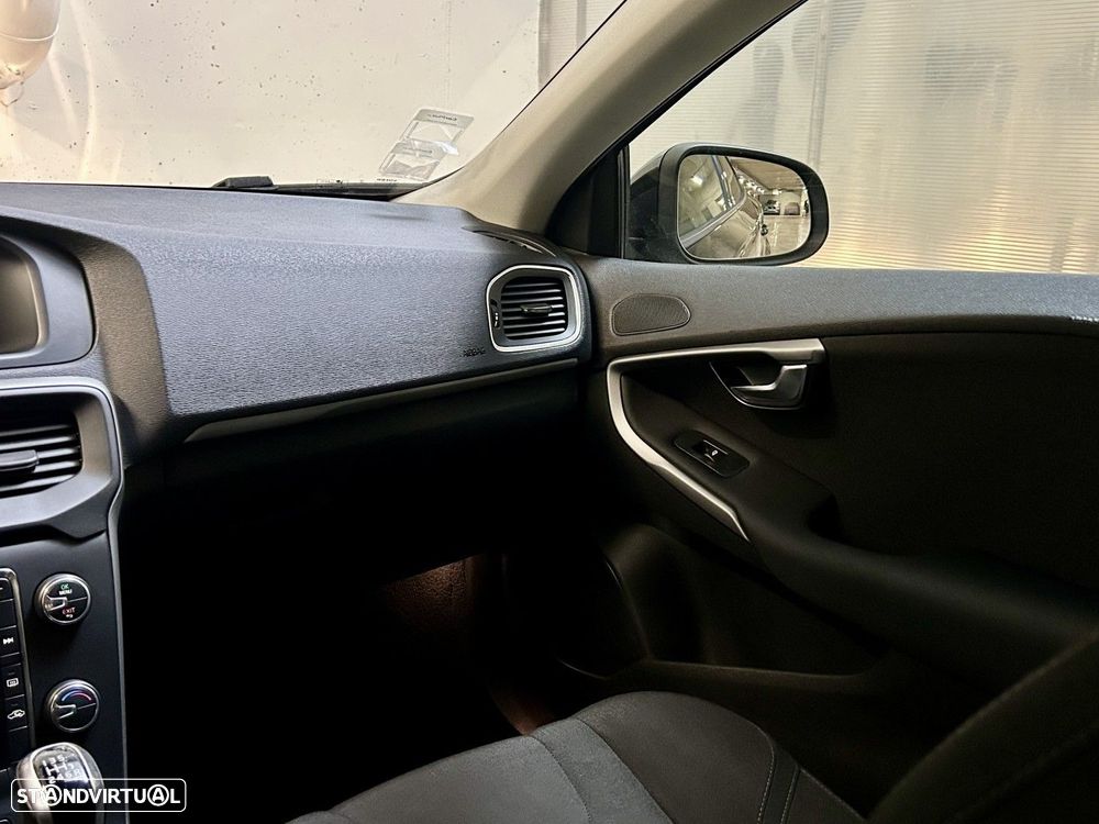 Volvo V40 2.0 D2 Momentum - 23