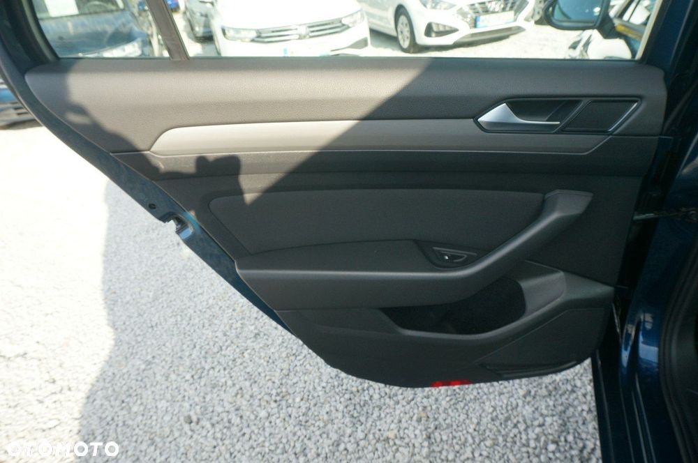 Volkswagen Passat - 23