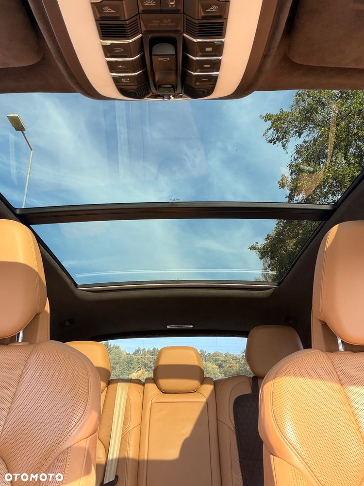 Porsche Cayenne - 27