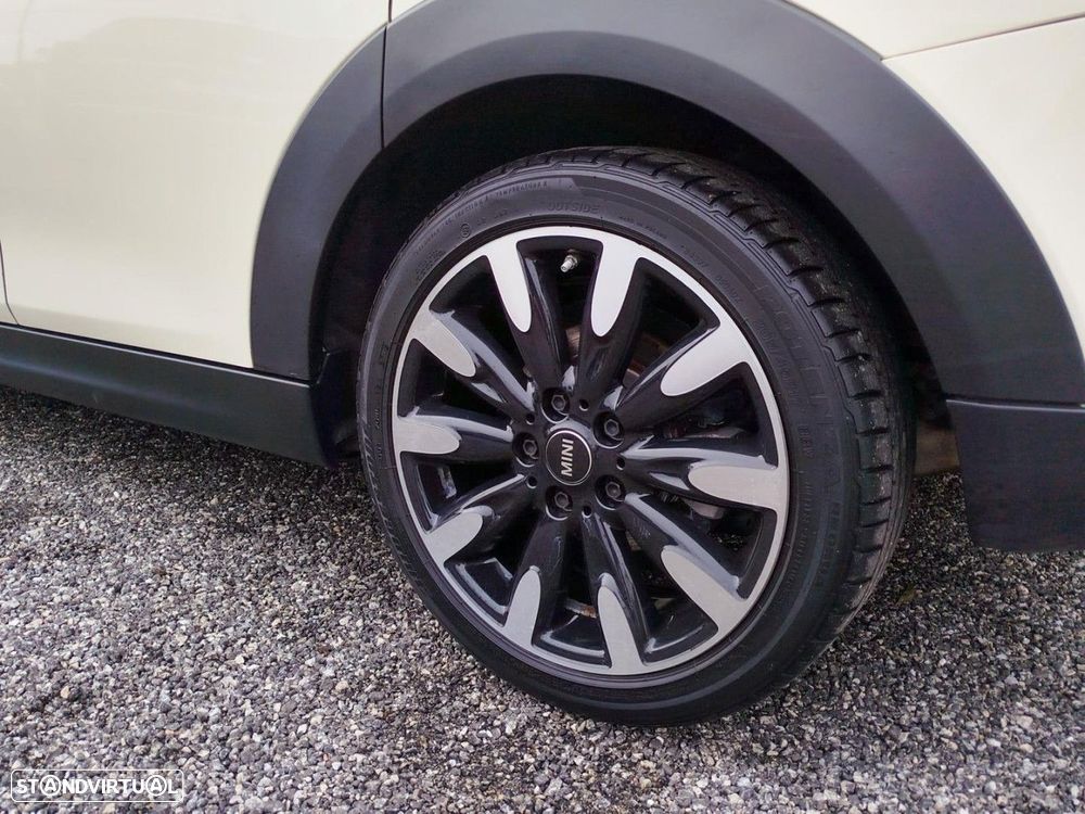 MINI 5 Portas Cooper D Auto - 4