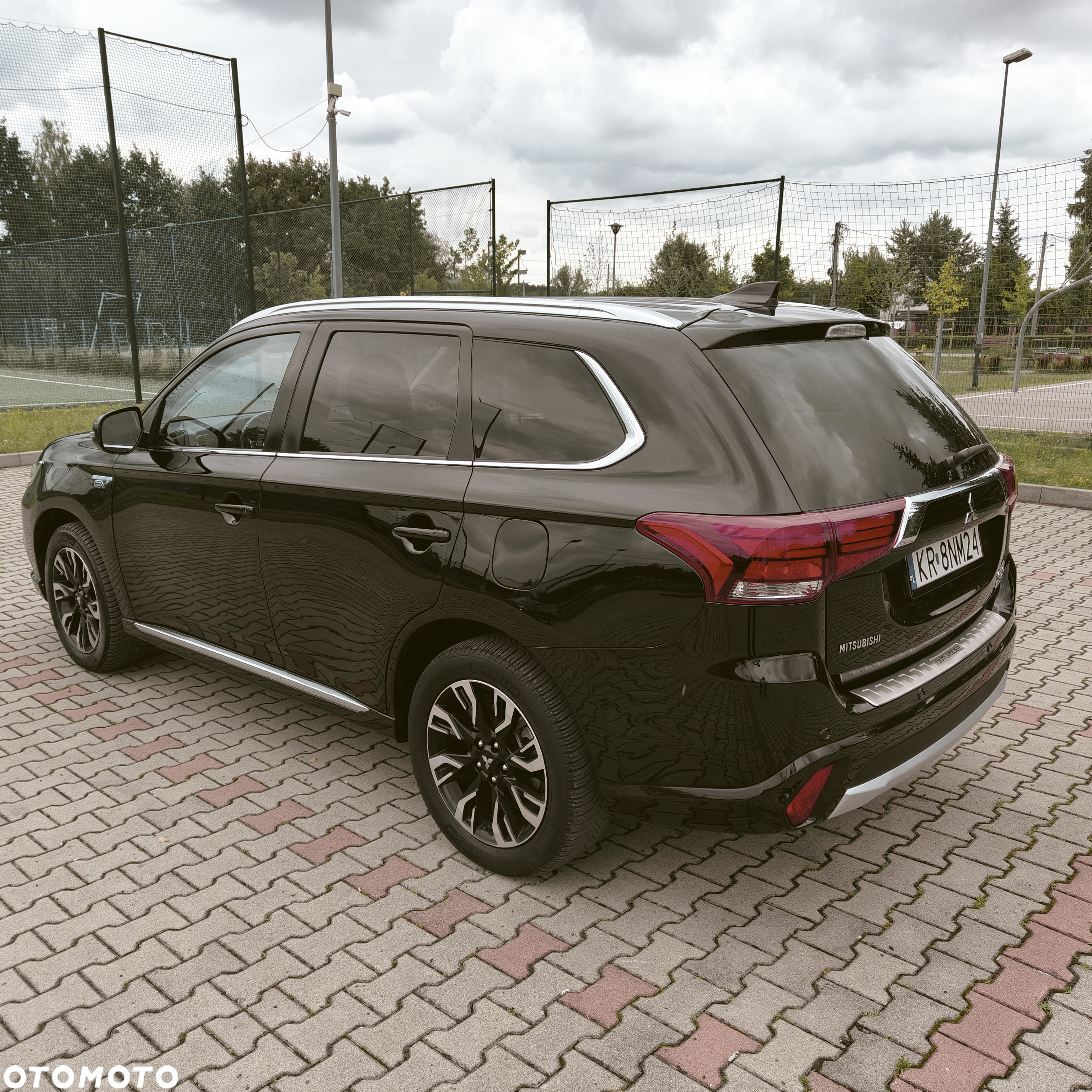 Mitsubishi Outlander - 2