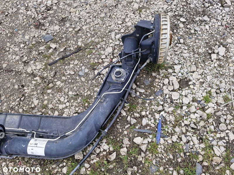 RENAULT TWINGO III 3 0.9 B BELKA ZAWIESZENIA TYŁ OŚ TYLNA 555013592R - 2