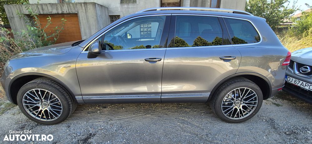 Volkswagen Touareg - 1