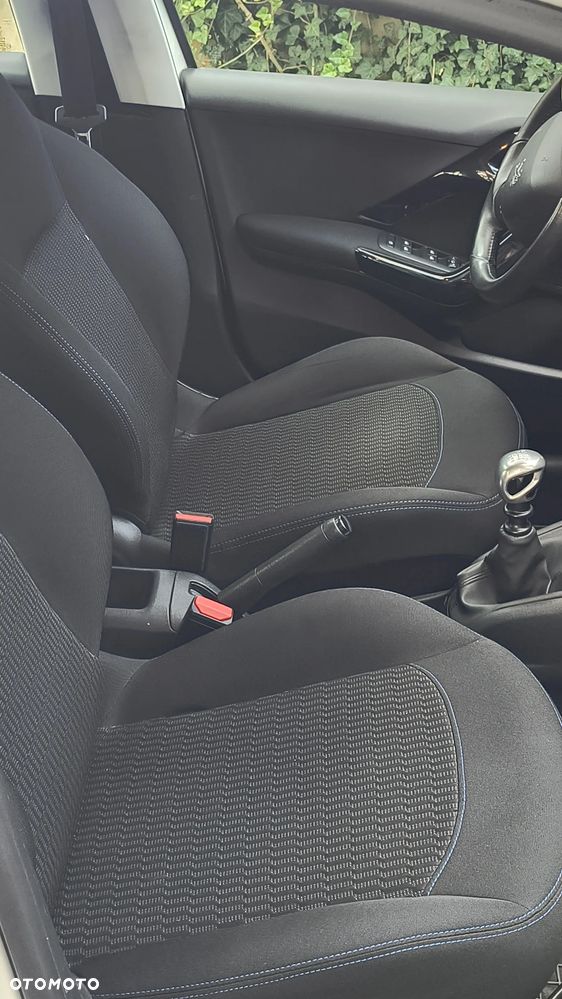 Peugeot 208 BlueHDi 100 Allure - 9