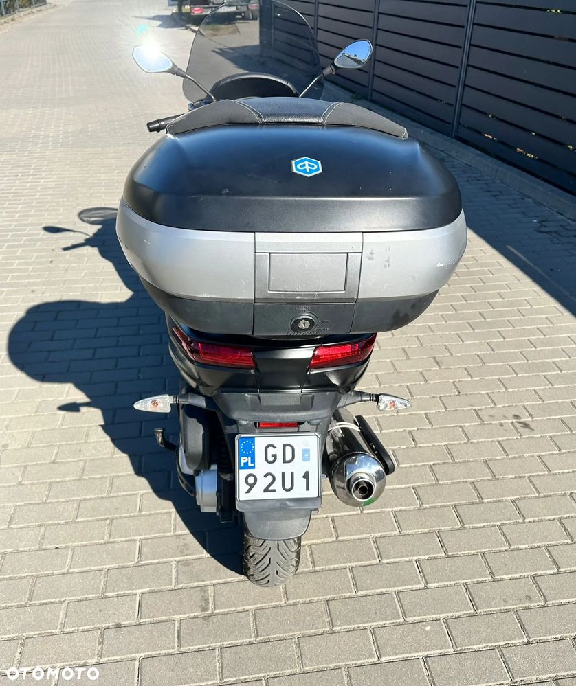 Piaggio MP-3 - 4