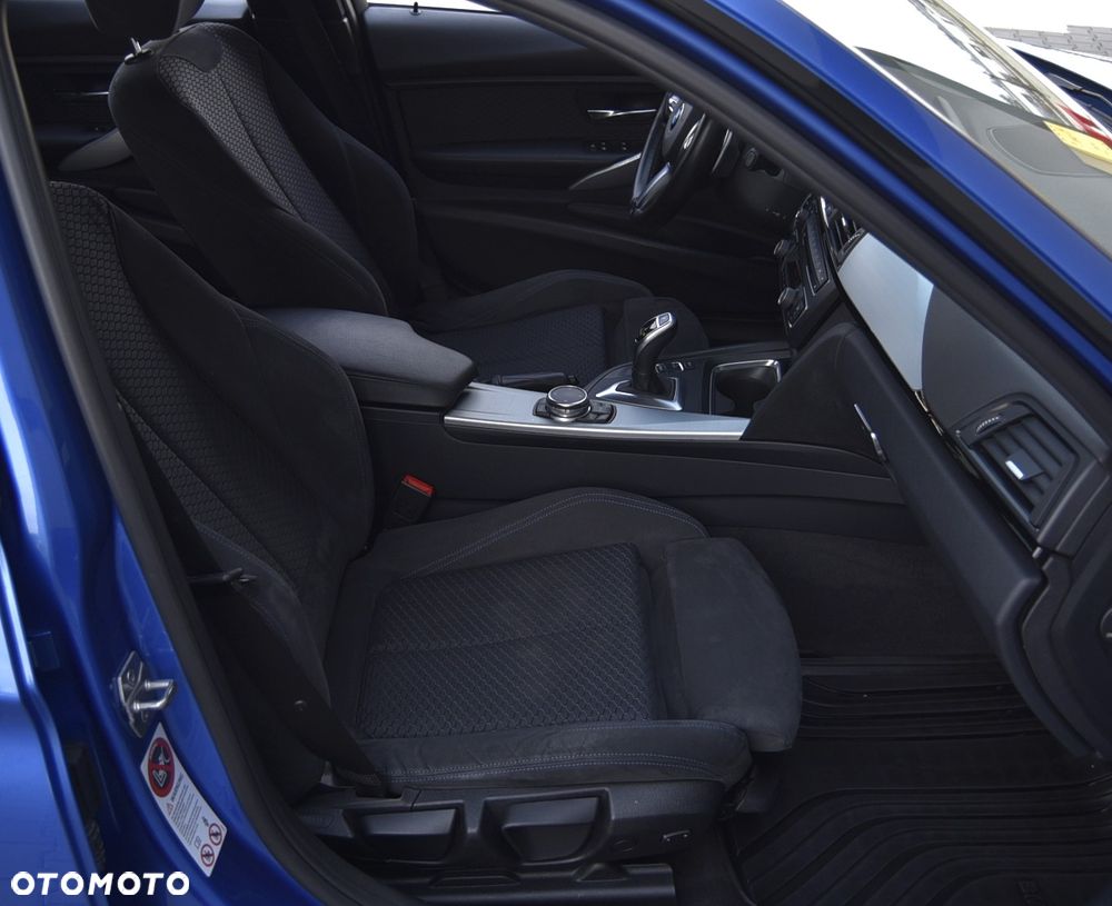 BMW Seria 3 320d xDrive Sport-Aut Sport Line - 23