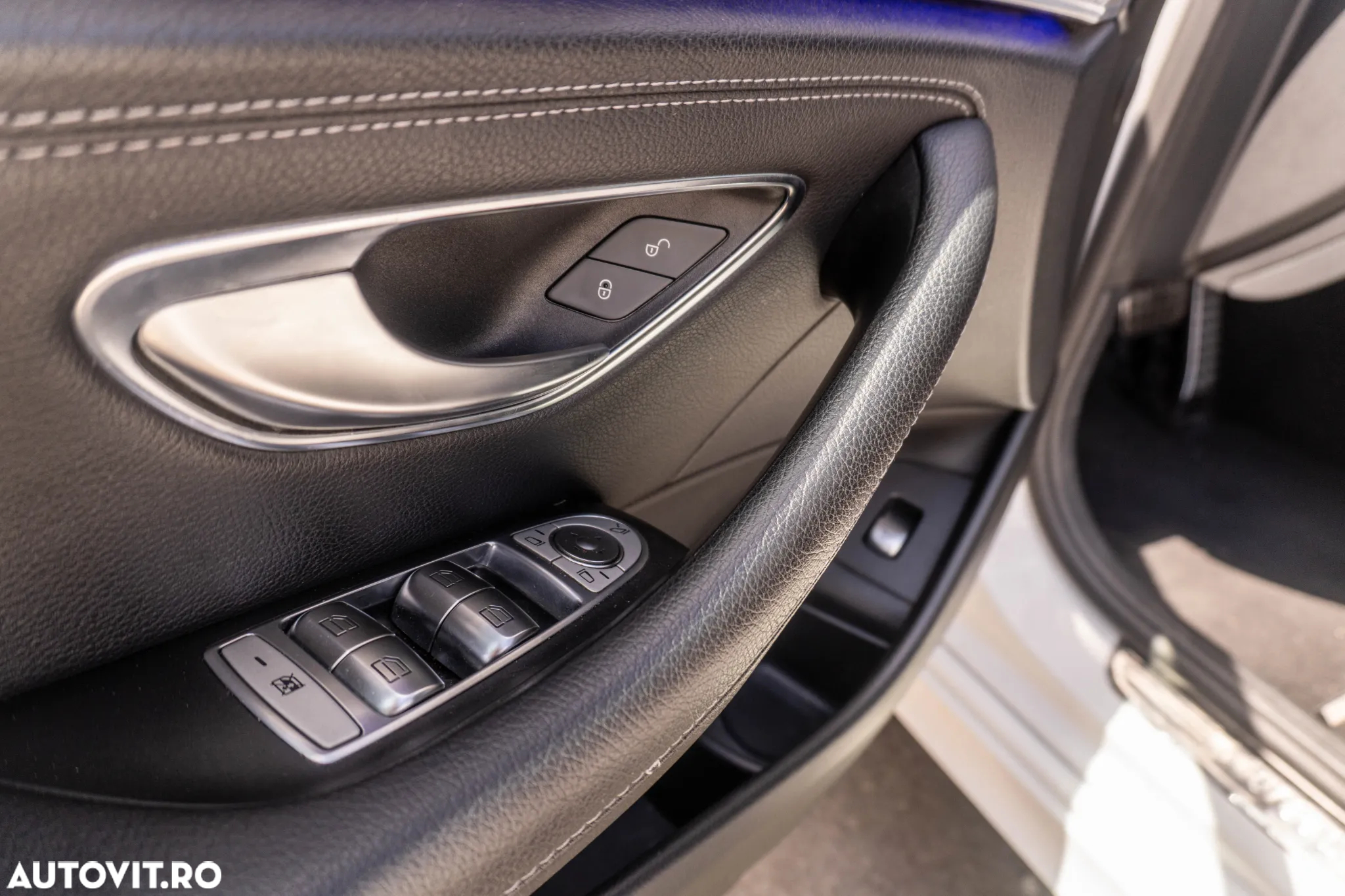 Mercedes-Benz E 300 d Aut. - 33