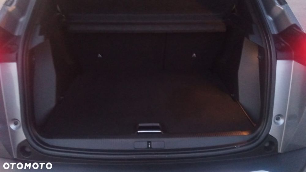 Peugeot 2008 1.5 BlueHDi Allure S&S EAT8 - 24