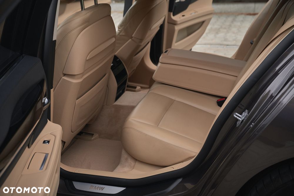 BMW Seria 7 750d xDrive - 24