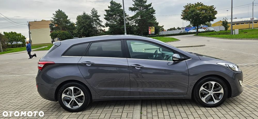 Hyundai i30 blue Kombi 1.4 YES Gold - 19