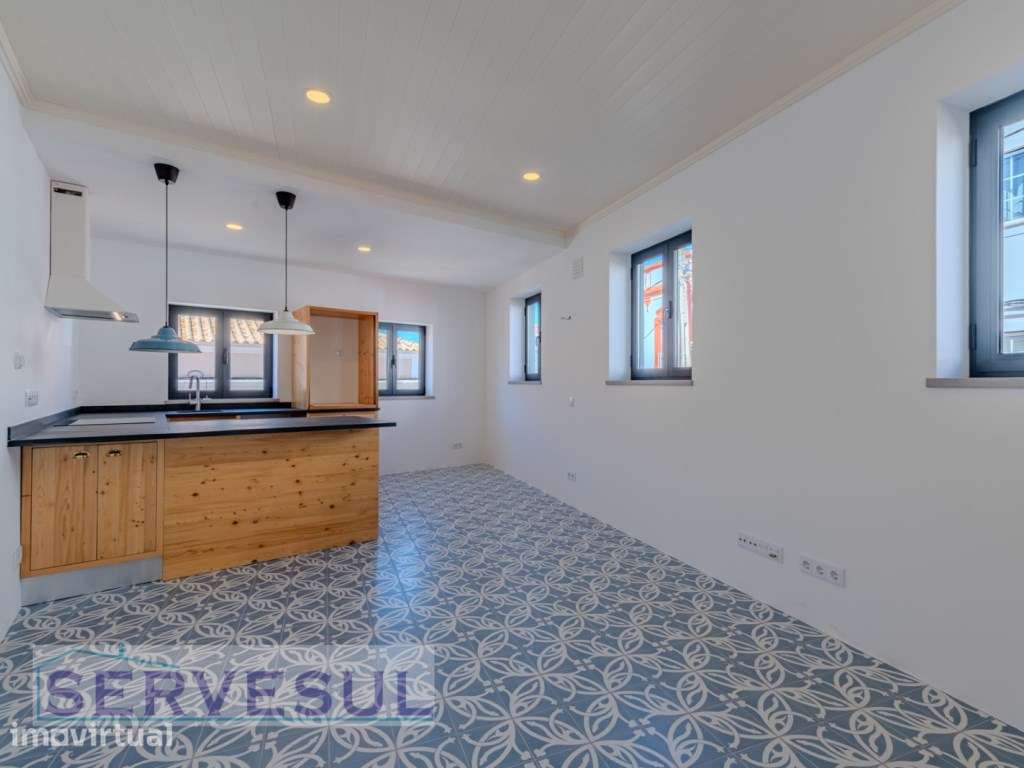 Nova Moradia de 2 pisos composta por 1 quarto, totalmente renovada,... - Grande imagem: 4/27