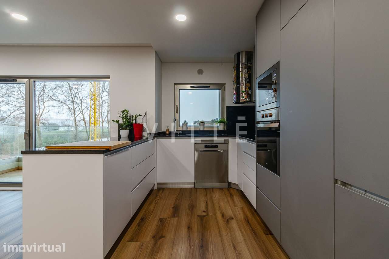 APARTAMENTO T3 SEMI-NOVO COM GARAGEM - Grande imagem: 4/36